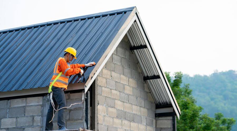 Expert Emergency Roof Repairs services in Coatsburg, IL